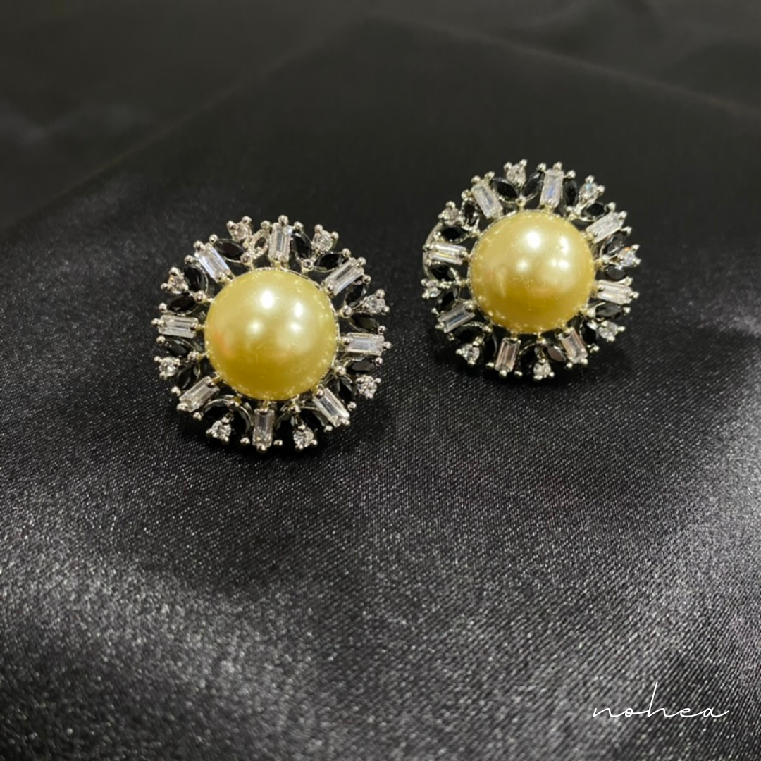 Anais Studs Earrings