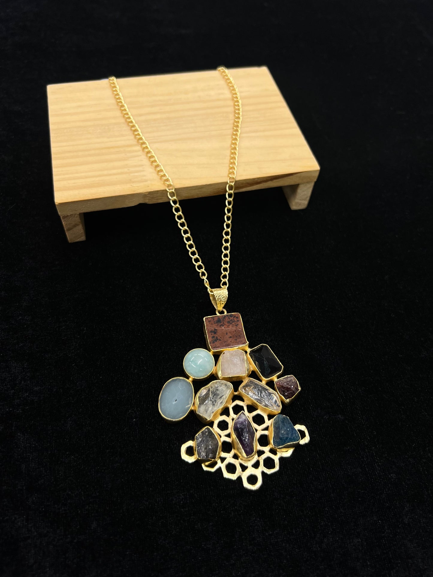 Omnia Stone Pendant Necklace