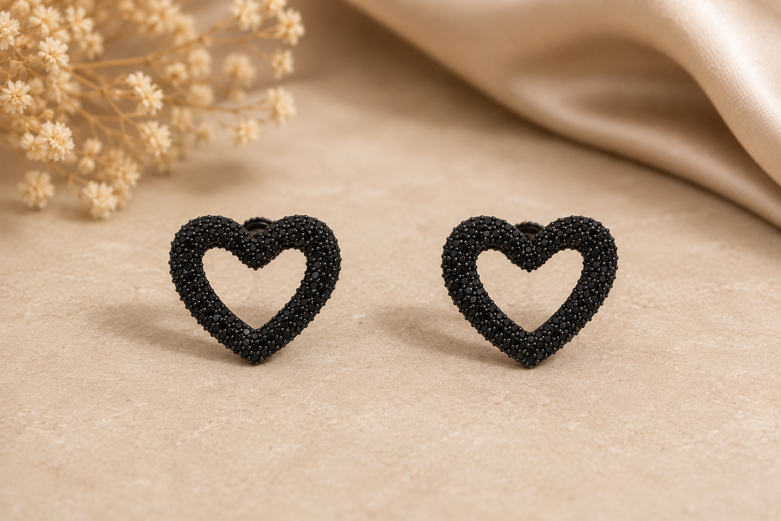 Noir Éclat Heart Studs
