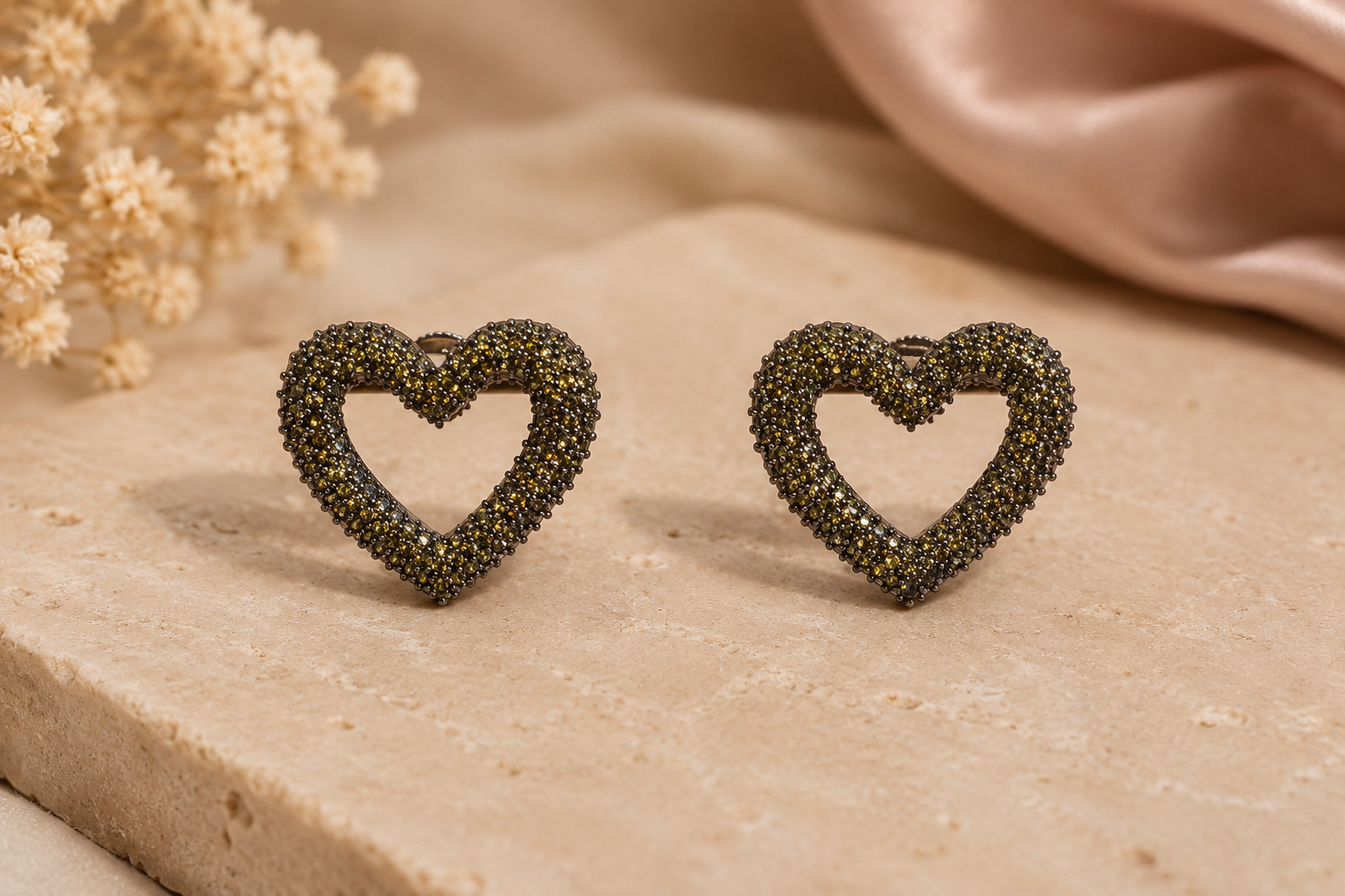 Éclat Heart Studs