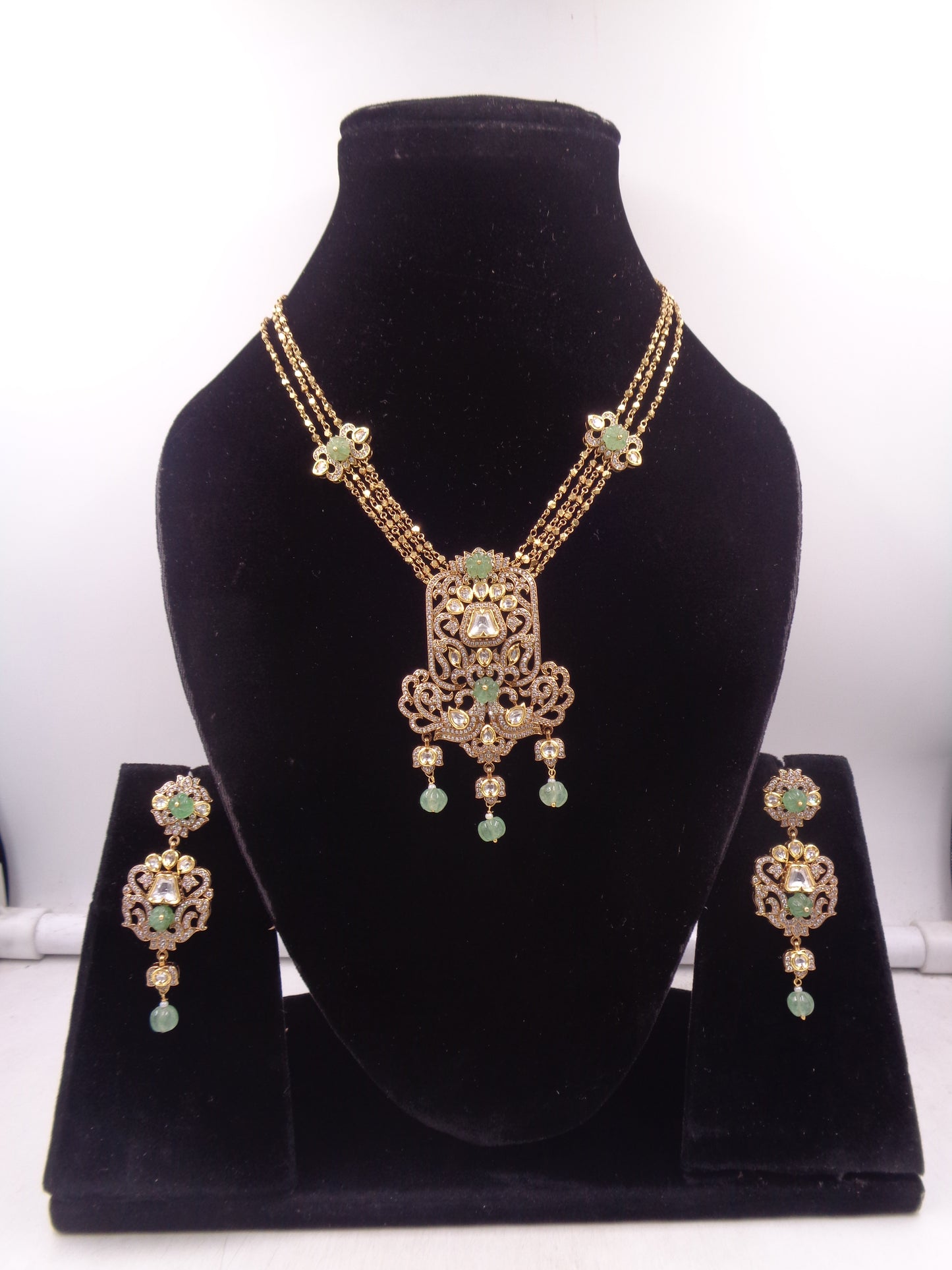 Mint khubooja semi precious beads antique finish Kundan set